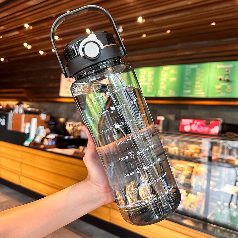 

The Sports Water Cup Is Equipped with A Leak Proof Straw and A Time Mark, Suitable for Both Men and Women in Outdoor Activities