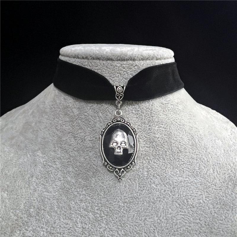 Gothic Black Skull Velvet Choker