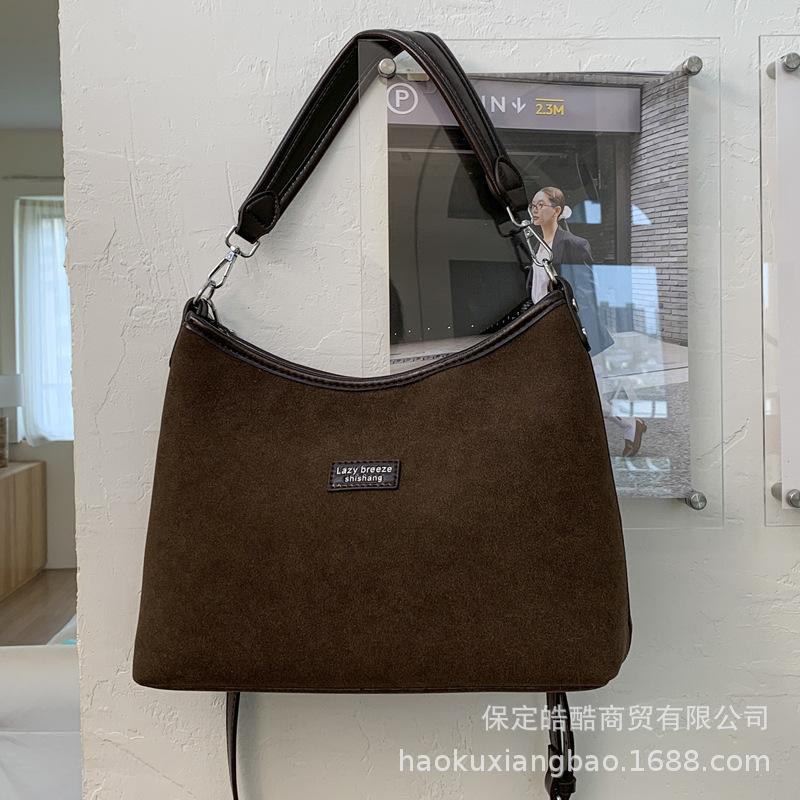 Retro Bag Women's Autumn and Winter 2025 New Versatile Casual Shoulder Messenger Bag Popular Bucket Bag This Year