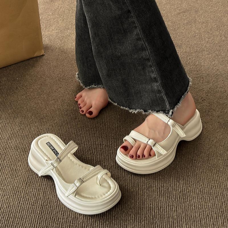 

Thick-bottomed toe slippers for women s summer wear, new models for going out to the beach, versatile, comfortable and cool slippers 35 білий