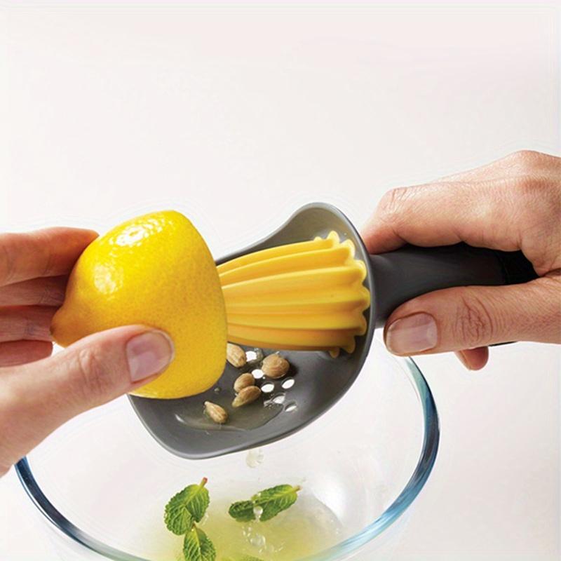 Manual Citrus Juicer , Compact Plastic Squeezer for Oranges, Lemons , Limes, Easy To Use Kitchen Gadget for Fresh Juice Extraction