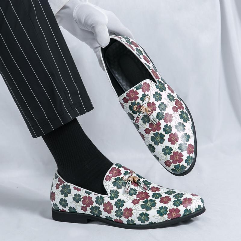 Luxury New Designer Men's Pointed Flower Tassels Patent Leather Shoes Male Casual Loafers Wedding Formal Dress Footwear