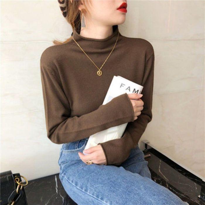 Für Schüler im Herbst und Winter kann das Tragen eines Strickpullovers als Innenschicht sie schlanker aussehen lassen.