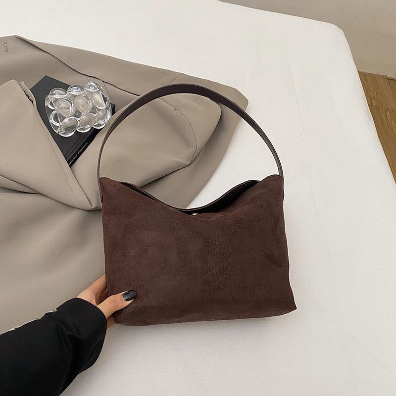 Lazy wind large capacity commuter bag Korean niche suede matte retro bucket bag versatile shoulder messenger bag women