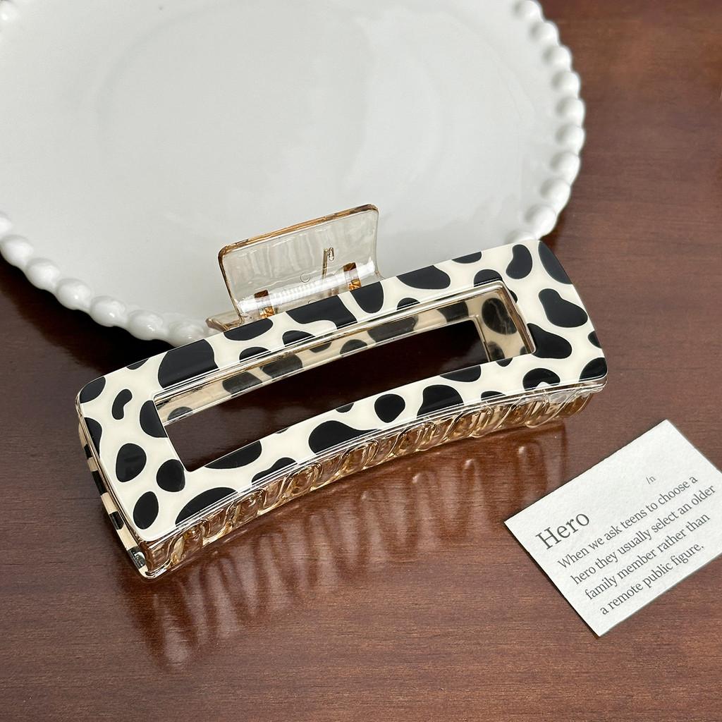 Large Retro Cow Print Hair Claw Clip Elegant Design Ideal For Trendy Hairstyles Womens