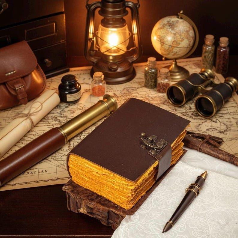 

Пустая Книга Теней с винтажным кожаным журналом - , Журнал Гримуар, Дорожный блокнот для записей, Бумага с неровным краем 7 x 5 in - 200 Sheet