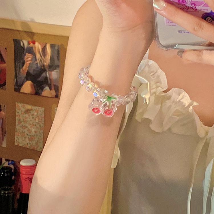 Elegant French Pearl Bracelet: Chic Retro Design for Women