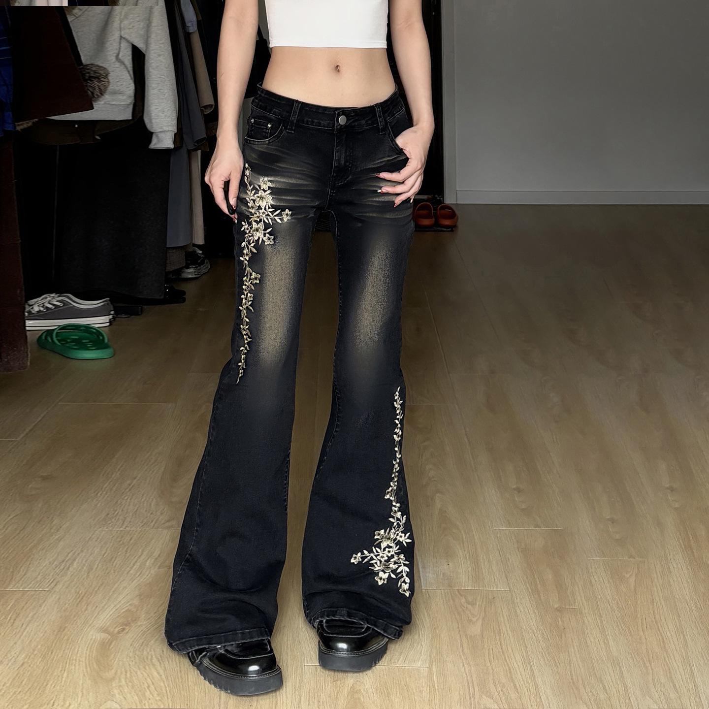

Women s Retro Low-Waist Flared Jeans with Floral Embroidery L