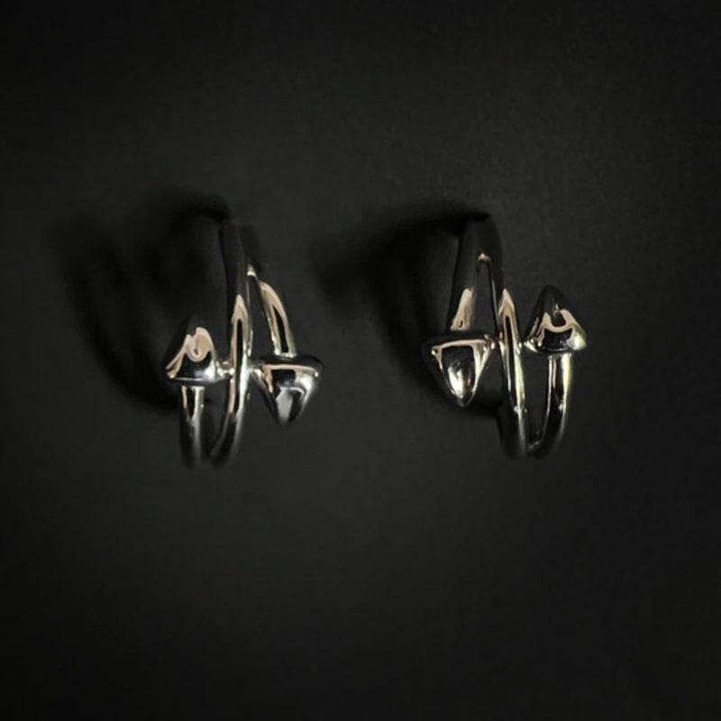 amidibloom arrow hoop earrings (2color)