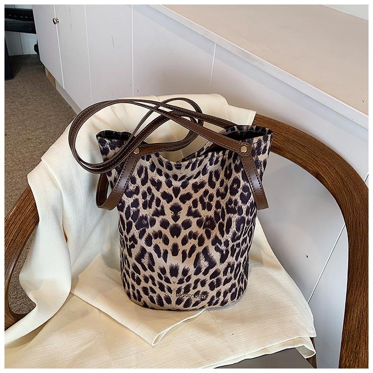 Ielgy Leopard Print Casual Large Capacity Bucket Bag Retro Casual Tote Bag Fashion One Shoulder