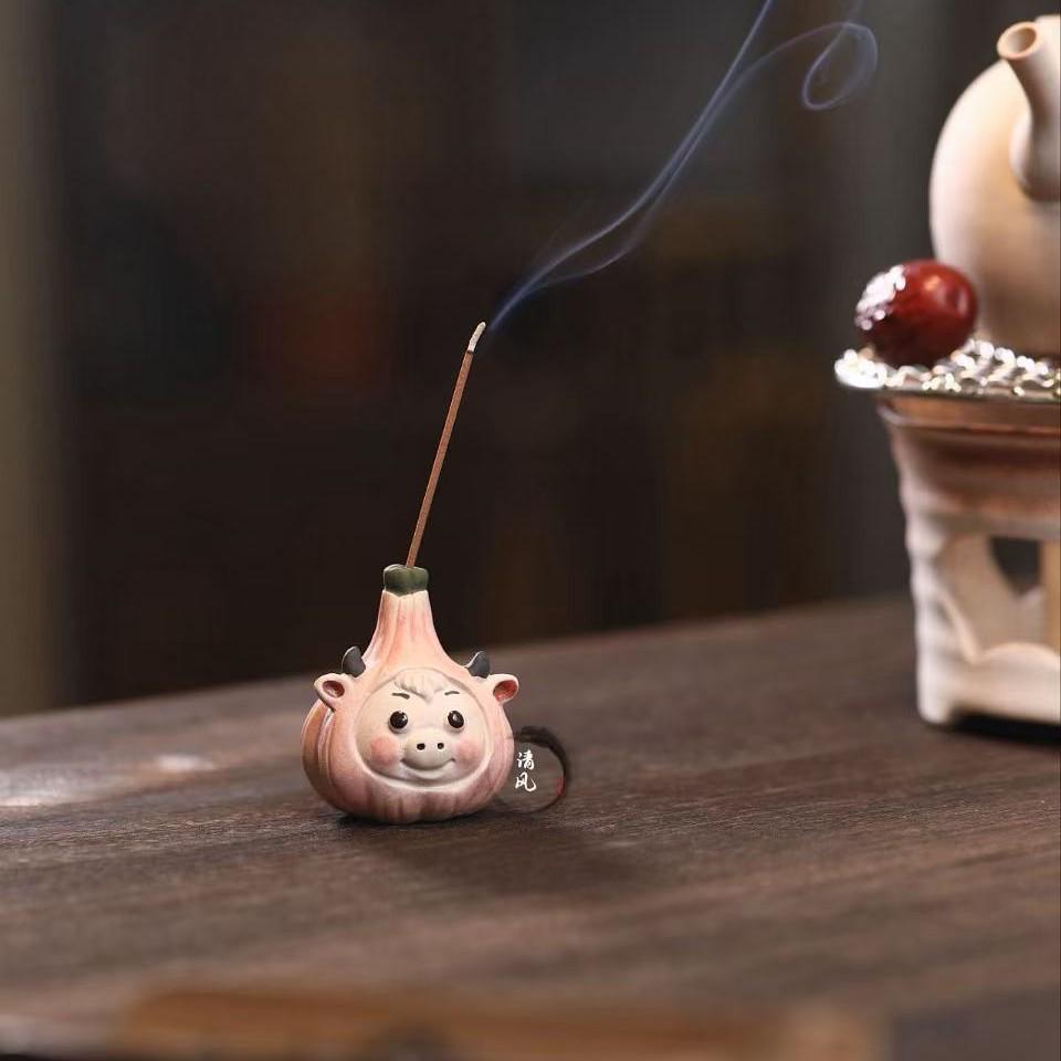 Yixing Zisha  Garlic Bull  Tea Pet & Incense Holder - Personalized, Fun Ornament Variant 70097