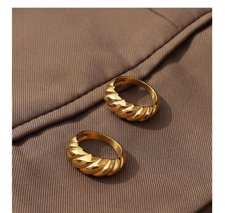 Geometric European-American Retro Ribbed Wave 18K Gold Titanium Steel Pinky Ring, A157