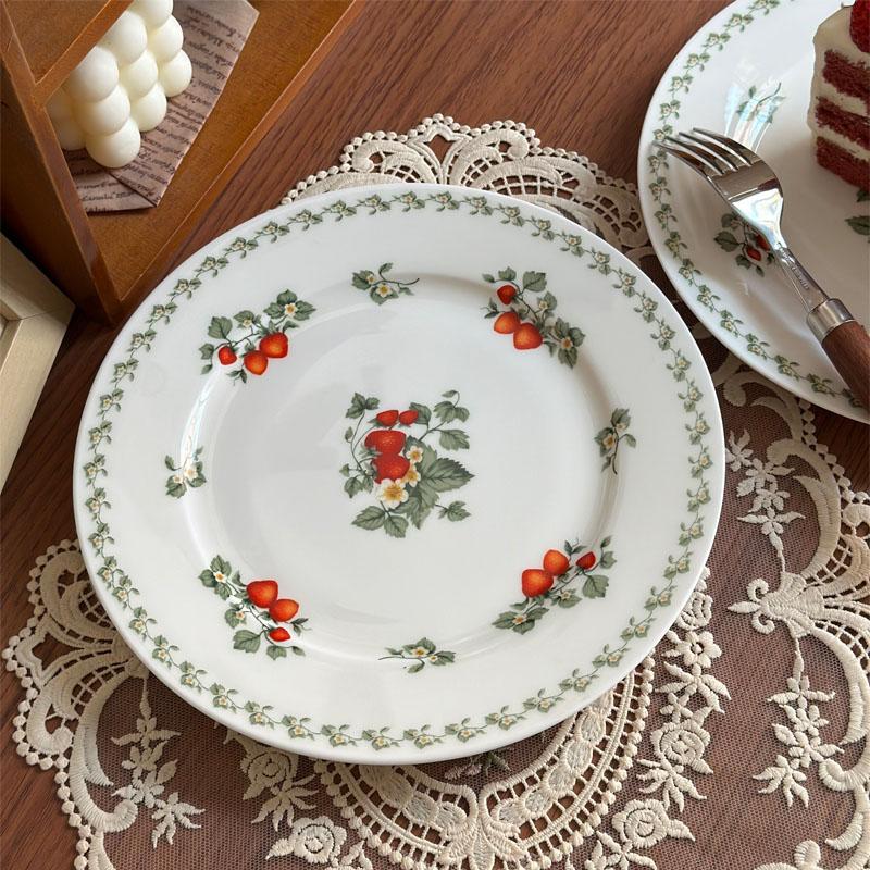 

Strawberry Pattern Bone china Dessert Dish Household 8 Inch Vintage Overglaze Color Cake Plates New Round Kitchen Tableware 8 inches зелений