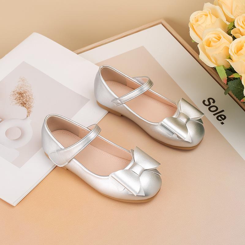 

Girls Silver Leather Princess Shoes: Soft, Single-Sole, Perfect for School, Performances, and Stage - Spring & Autumn Style. 32 серебряный