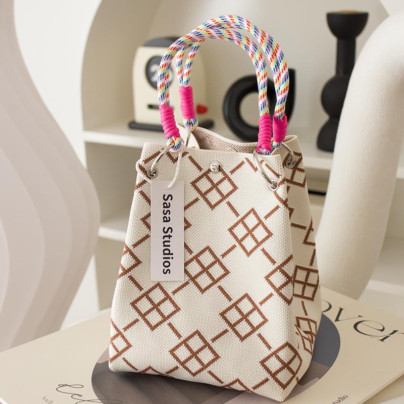 Stilvolle japanisch-koreanische Strickhandtasche: Große Tragetasche & Tragbare Pendel-Quadrat-Tasche