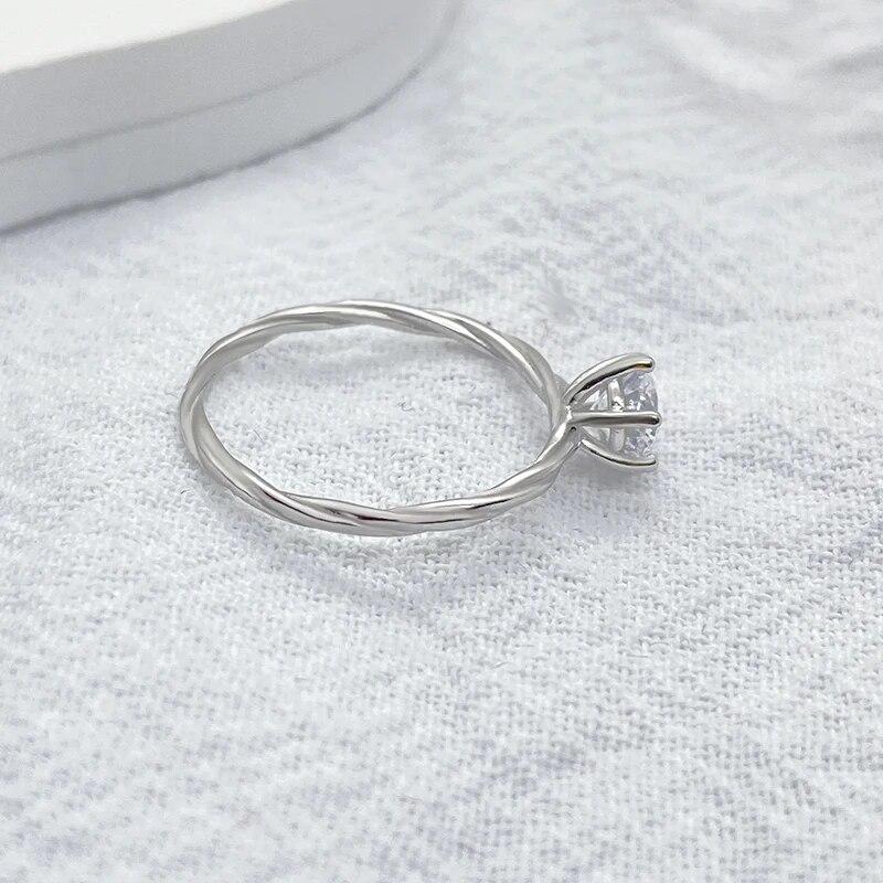 0.5ct 5mm D VVS1 Moissanite Diamond Ring for Women S925 Sterling Silver Eternity Band Wedding Party Jewelry with GRA Gift