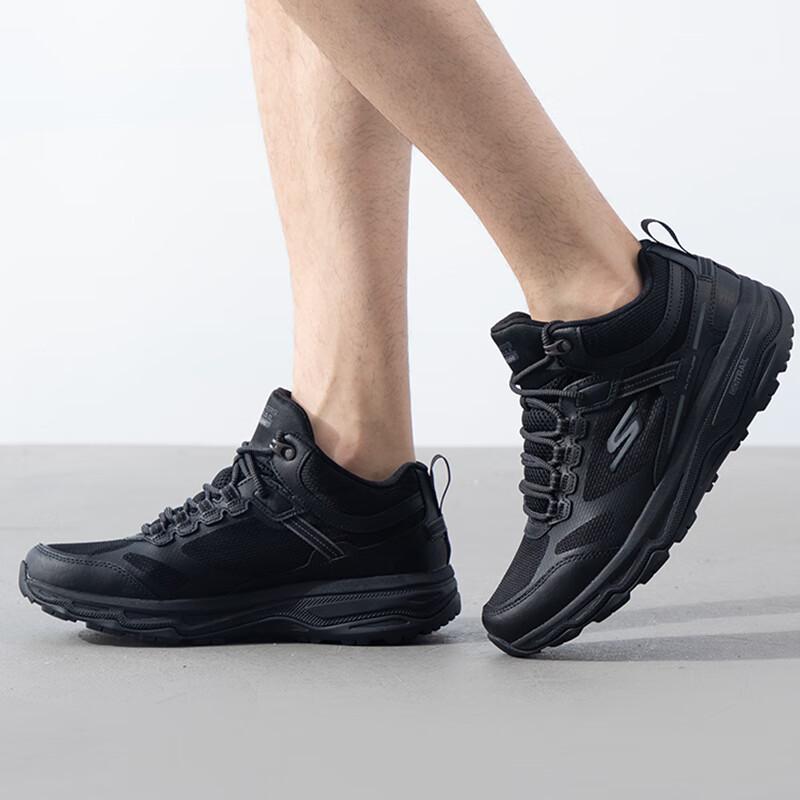 Skechers Men's Lightweight Cushioned Running Shoes