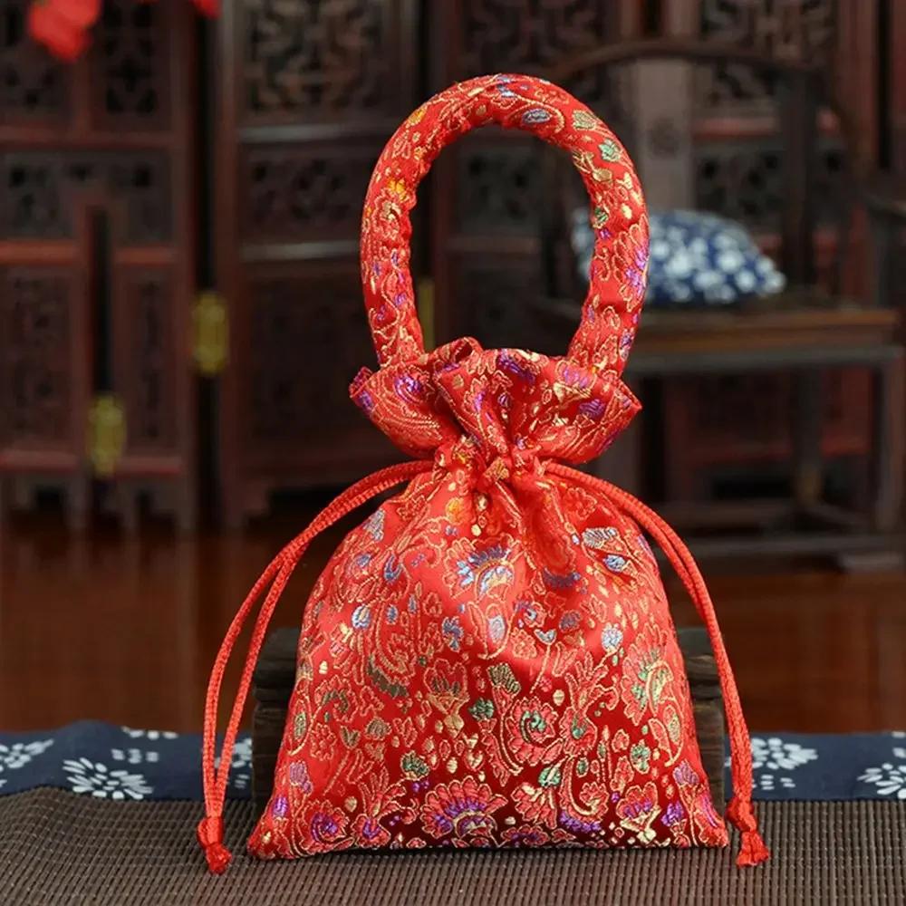 Kreative chinesische Stil Braut und Bräutigam Partyzubehör Brokat Chinesischer Knoten Süßigkeitentasche Verpackungstasche Henkeltasche Hochzeitsmitbringsel Geschenk