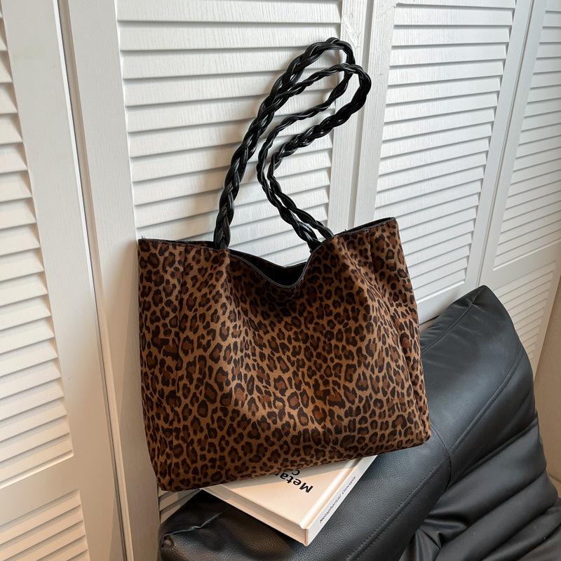 

Korean lazy style leopard print tote bag 2025 autumn new fashion niche high-value large-capacity shoulder bag серый