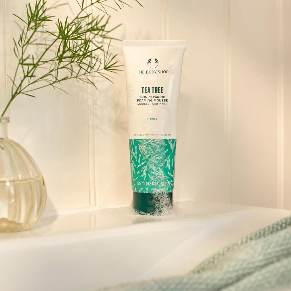 The Body Shop Skin Clearing Foaming Face Cleanser For Daily Use Gentle Fresh Matte Finish 125 ml Oil Control Facial Wash