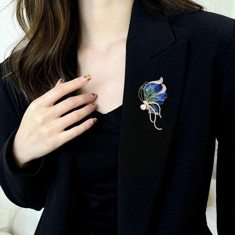 Delicate enamel butterfly brooch high-end temperament pearl insect brooch light luxury pin cheongsam accessories