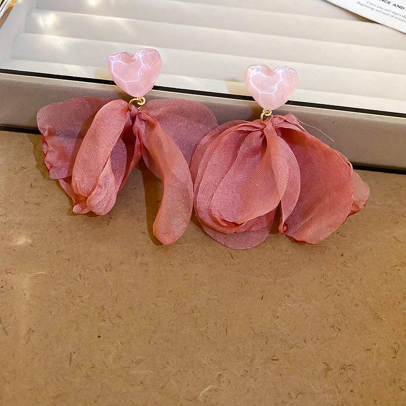 Silver Needle Heart Resin Flower Mesh Earrings: Luxurious, Sweet, Fresh, and Elegant Mori-Style Women's Jewelry