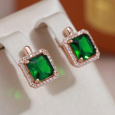 1 paire de boucles d'oreilles carrées classiques en zircon vert incrusté de griffes pour femmes, bijoux de couleur dorée, accessoires de luxe pour mariage