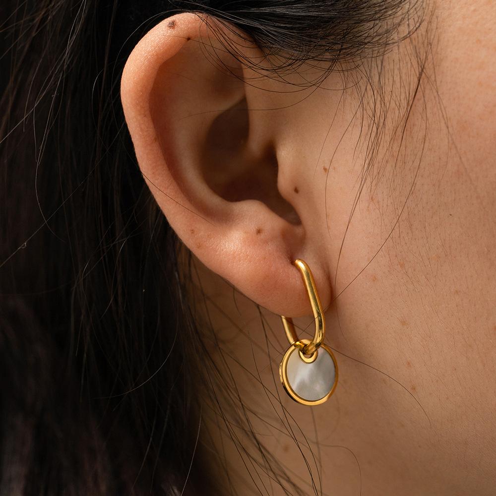 INS fashion versatile new titanium steel earrings 18K white fritillary round brand pendant earrings jewelry