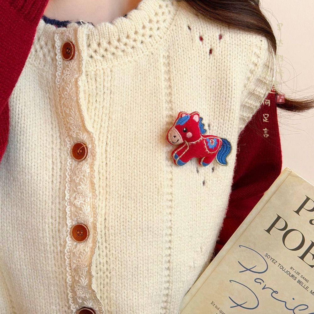 Fashion Flower Embroidery Horse Brooch Cute Cartoon Sweater Pin Pin Accessories Retro Cloth Fabric Pony Brooch Party