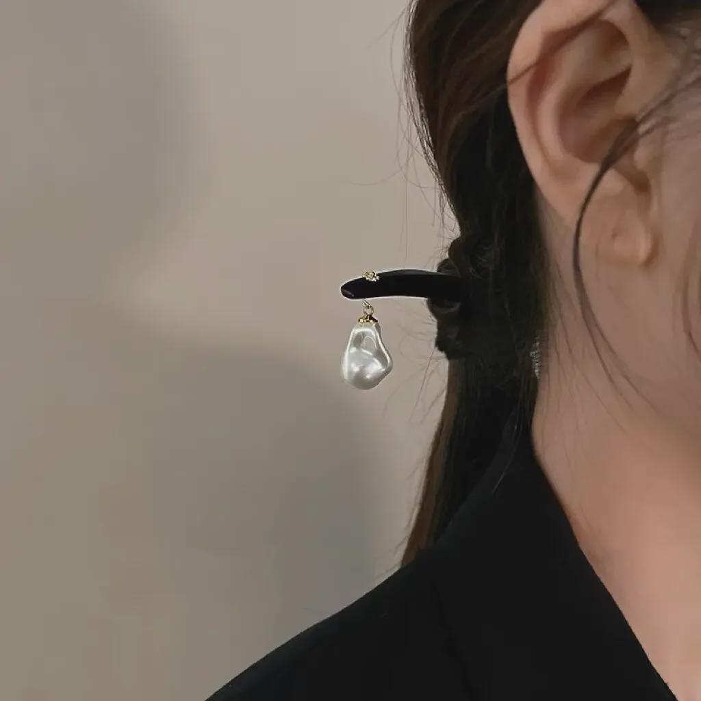 Barockperle Unregelmäßige Sandelholz Haarnadel – Antiker Chinesischer Stil