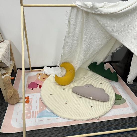 

Прикроватный ковер Изысканный дизайн вышивки Декоративный Многоразовый модный диван-кровать Боковая зона Коврик Ползание для дома