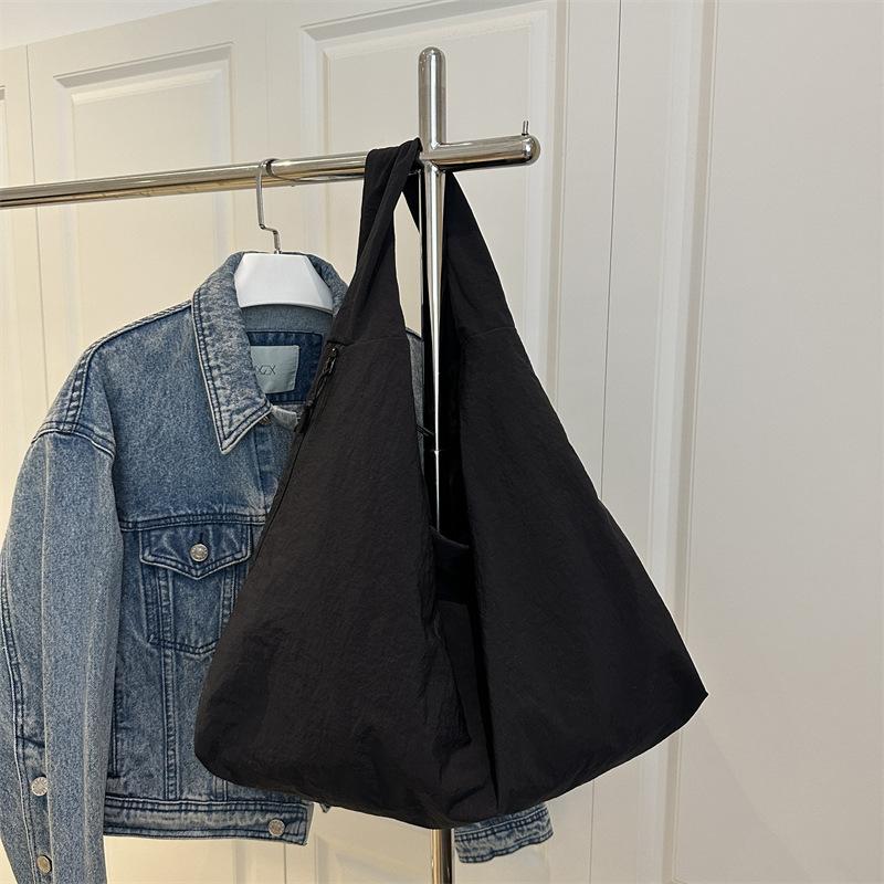 

Large capacity tote bag women s autumn new lightweight armpit bag large capacity fashionable versatile commuter shoulder bag