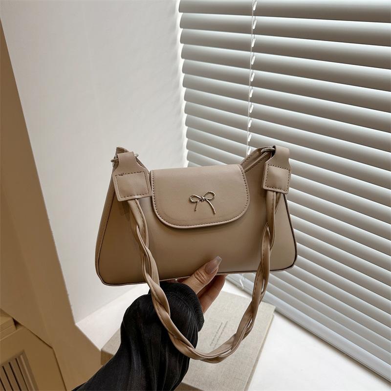 

This year, the popular super-hot niche bag women s 2025 new summer versatile messenger bag high-end shoulder armpit bag хаки