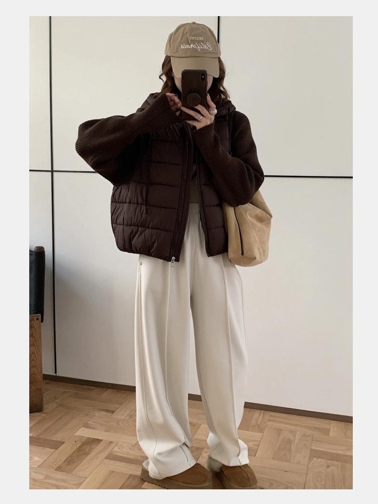 Leichte Winterjacke mit Strickärmeln, Kapuze und Baumwollwattierung