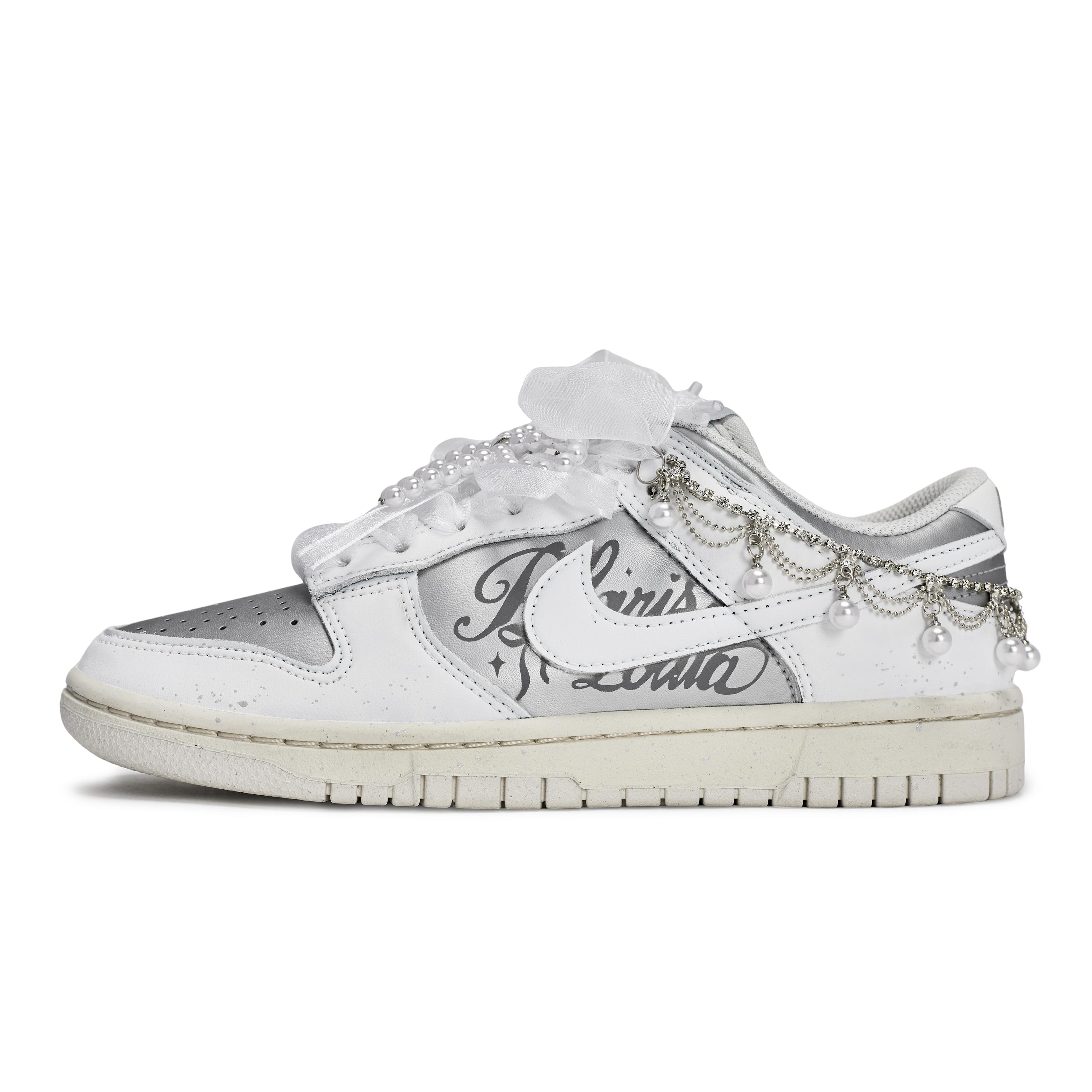 

Nike Dunk REGO Hot Dog, Silver Star Dreams Low top Skateboard Shoes Women s White Silver IB7311-001(Team1189-) 40.5