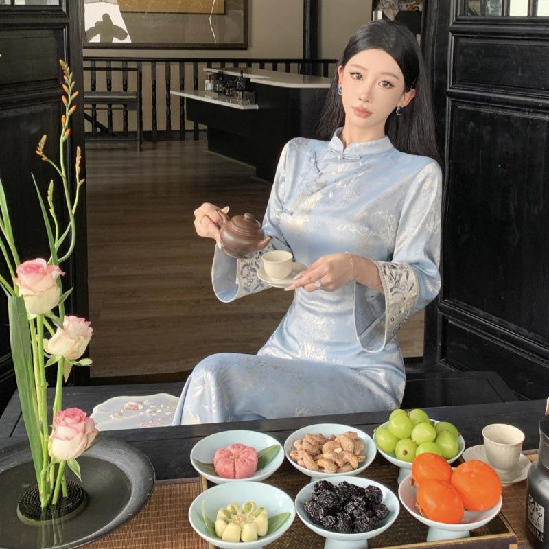 Blue Floral Slim Fit Bell Sleeve Qipao with Stand Collar and Bamboo Leaf Design