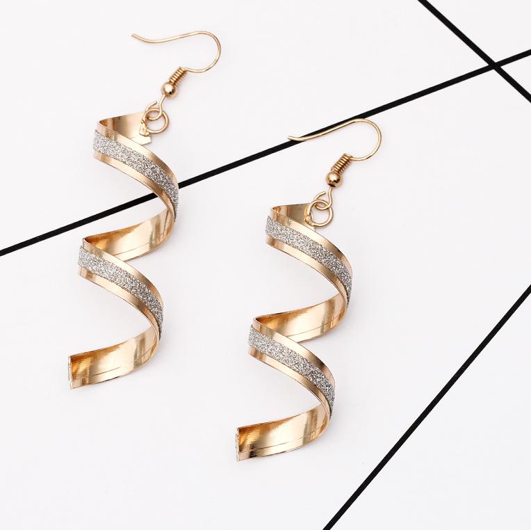 

New Fashion Personality Wild Spiral Geometric Earrings Wholesale Long Ring Frosted Gold And Copper Two-color Wild Earrings золотой