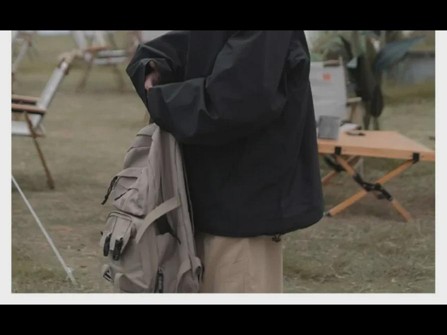 Pánská trendy černá bunda Warrior s kapucí – větruvzdorná a voděodolná, ideální na jaro a podzim