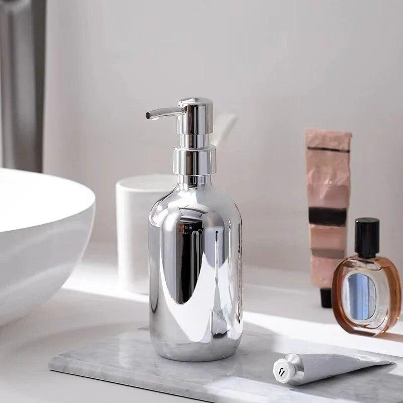 Flacone di sapone disinfettante placcato in argento da 500 ml, dispenser di sapone per shampoo, docciaschiuma e altri accessori da cucina per bagno.