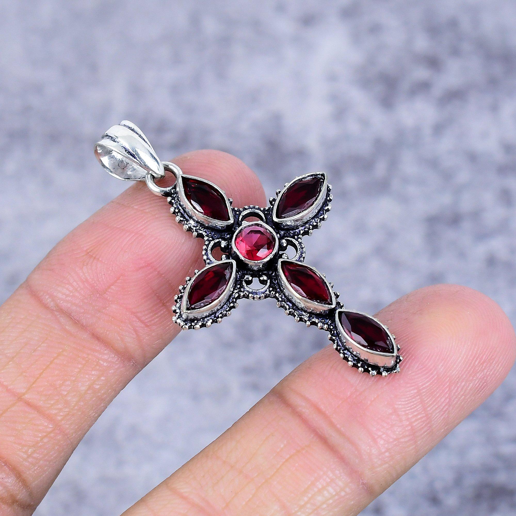 

Mozambique Garnet Gemstone 925 Sterling Silver Jewelry Pendant 1.89 M-2682