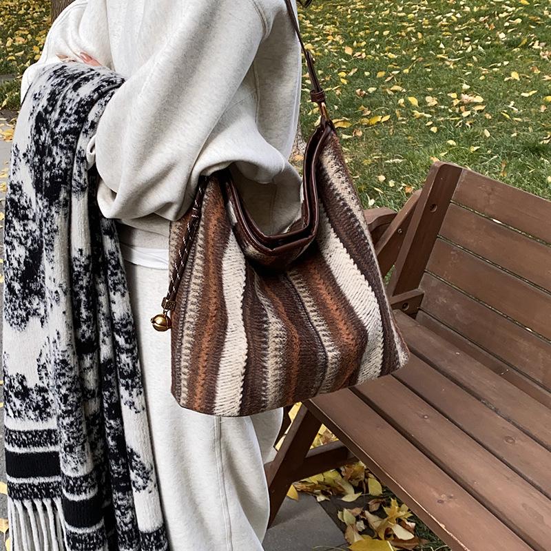 

Зимняя сумка-тоут из соломы для отпуска 2025 года - Большая вместимость 35x13x30