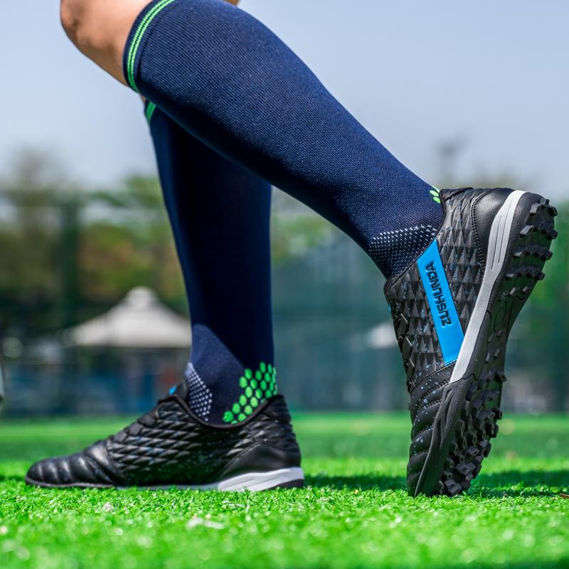 New Men Football Shoes Professional Fast Soccer Shoes Indoor Cleats Football Field Boots Society Cleats Ultralight Sneaker Match