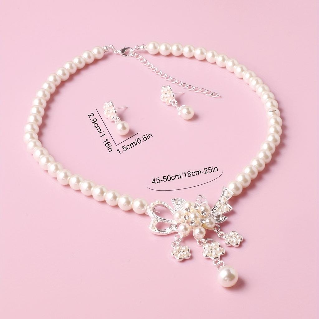 Imitation Pearl Jewelry Three-Piece Set An imitation pearl necklace A pair of faux pearl earrings