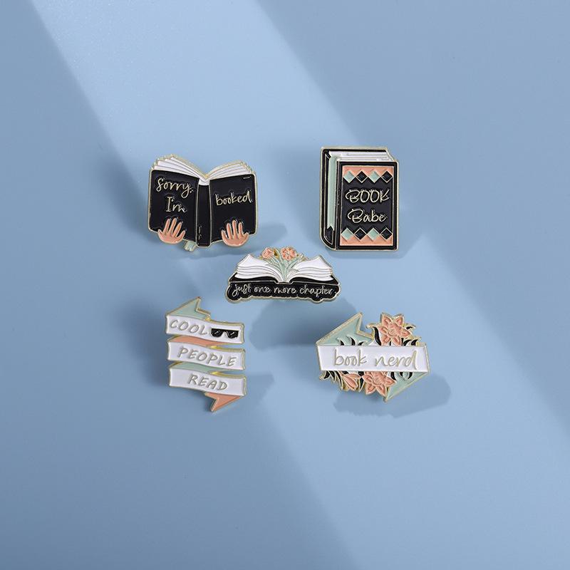 Creative Geometry Brooch: Inspirational Metal Badge for Students