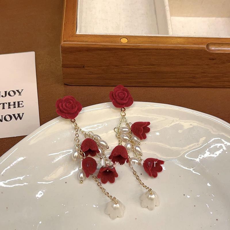 2025 New Year Red Velvet Pearl Earrings: Retro Hong Kong Style Whitening Studs for Women