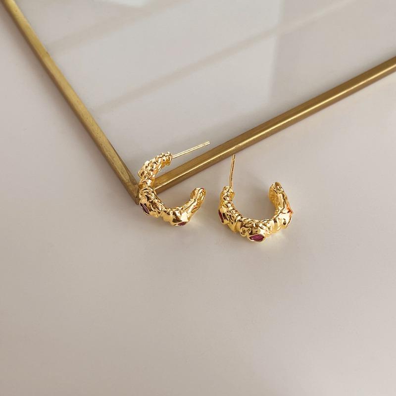Retro fashion oil-dripping earrings niche temperament medieval style earrings personality high-end pearl earrings
