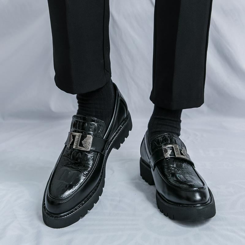 Krokodilmuster Business-Kleiderschuhe Leder Herren Britischer Stil Modische Metallschließe Loafer