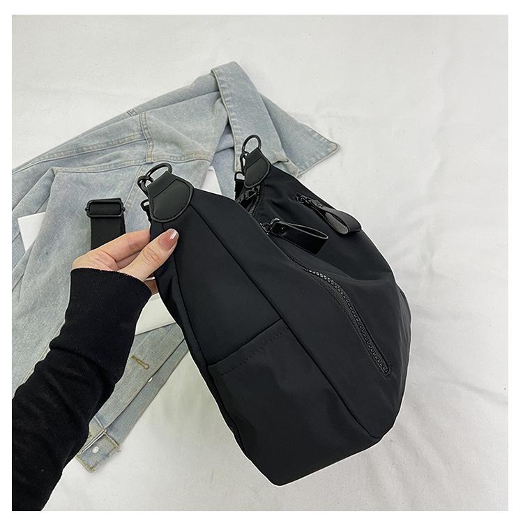 Korean Style Nylon Shoulder Bags Tote Bag Large Capacity Casual Dumpling Bag Solid Color Fold Oxford Cloth Underarm Bag Girls