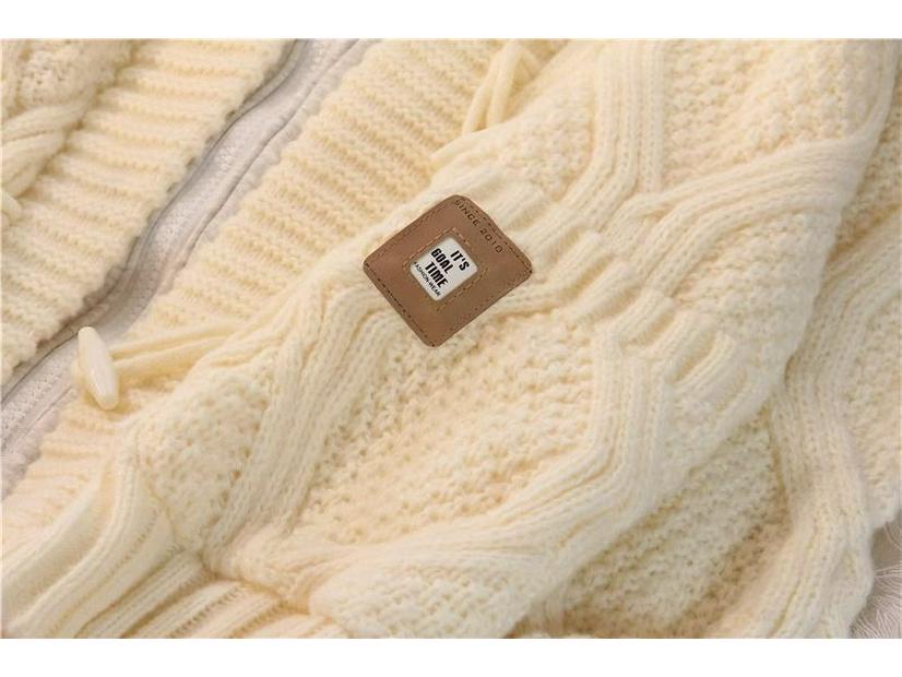 Damski sweter kardigan z kapturem i warkoczowym splotem - Średniej długości, Luźny krój, Jesień/Zima 2024