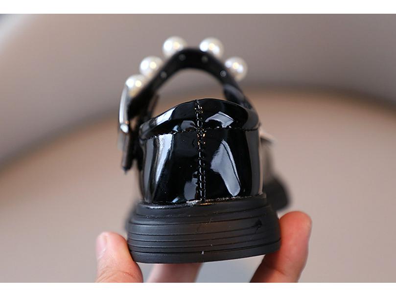 Girls' Black Leather Soft Sole Princess Shoes - Stylish Performance Footwear for Small to Medium Children